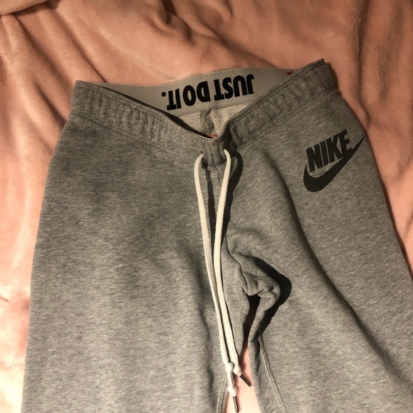 Nike grey joggers - Picture 1 of 2